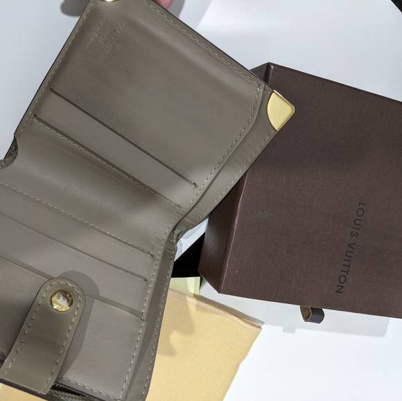 Louis Vuitton Suhali beige compact wallet - Picture 4 of 9